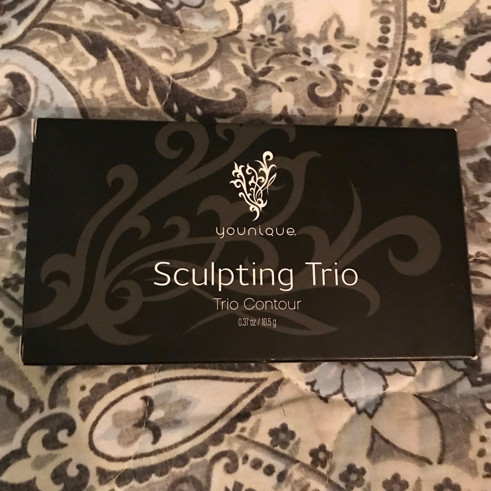 Younique Contour Sculpting Trio Palette
